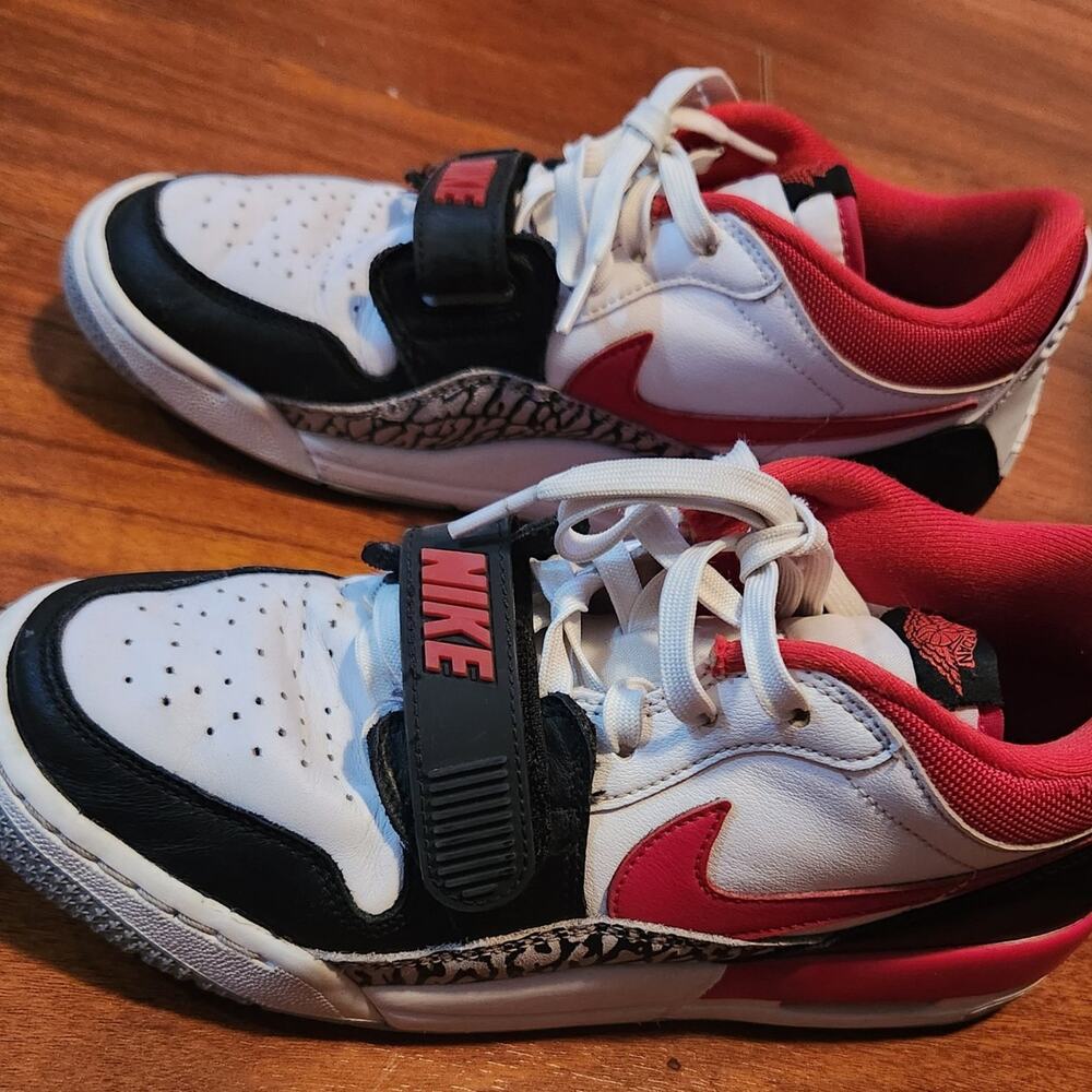 Nike jordan shoes sneakers size  7y
